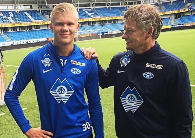 托蒂称赞穆里尼奥：绝对的顶级教练No.1，他为罗马带来冠军（托蒂盛赞穆里尼奥：教练界No.1，罗马夺冠功臣）