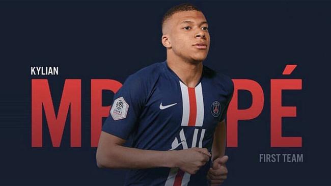 1996年，55岁的贝利还在踢足球（1996年，55岁的贝利仍驰骋绿茵场）