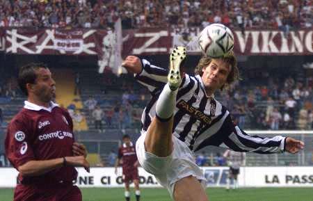 马克西半场15分，恩比德11中1，76人手握7分领先