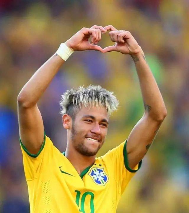 斯基拉：桑托斯正在努力推进内马尔续约，俱乐部有信心留下他（斯基拉：桑托斯积极推动内马尔续约，俱乐部有信心留住他）