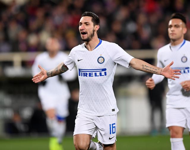 米兰冬奥会火炬传递至那不勒斯，卡纳瓦罗担任火炬手（米兰冬奥火炬抵达那不勒斯，卡纳瓦罗领衔传递）