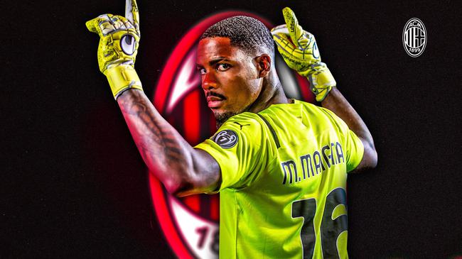 小孔塞桑被换下情绪激动不是因为斯帕莱蒂，是因摄影师险些绊倒他