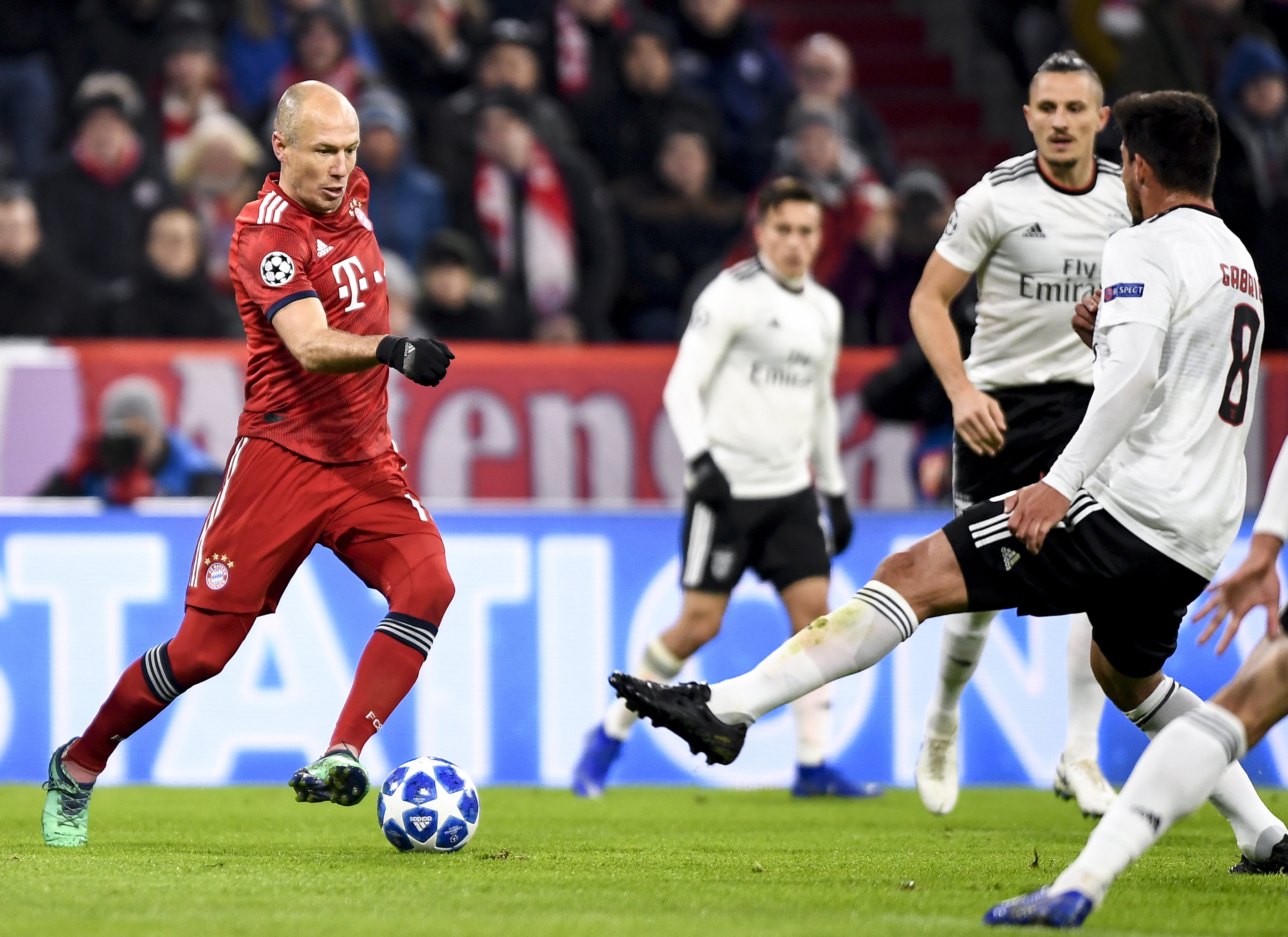 91球神仙数据！姆巴佩年度60球，冲C罗纪录，梅西纪录无人能破（91球神迹！姆巴佩年度轰60球直追C罗纪录，梅西纪录难以撼动）