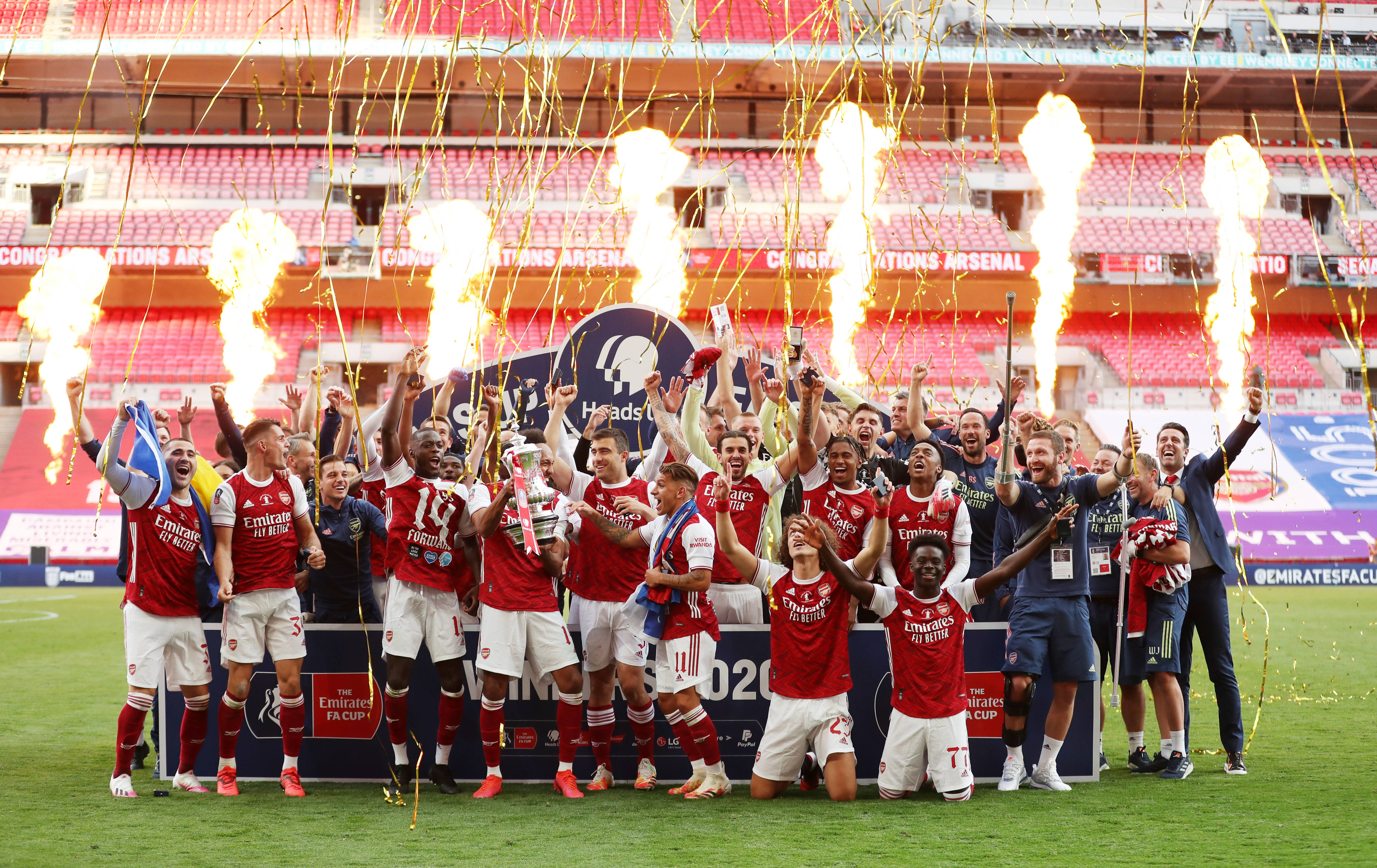 野性不可驾驭，美女球员莱曼晒大尺度艺术照（莱曼发布大胆艺术写真，野性魅力难以束缚）