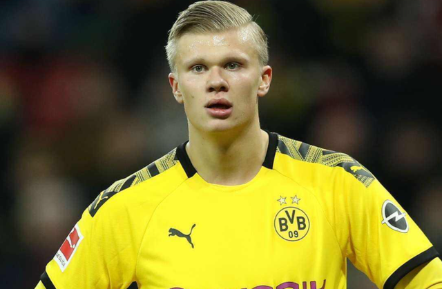 前锋远射破门，比分被重新点燃