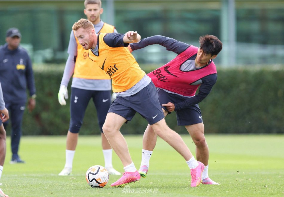 当选皇马10月队内最佳球员，居莱尔：希望本赛季赢得所有奖杯（荣膺皇马十月最佳，居莱尔：本季力争囊括全部冠军）