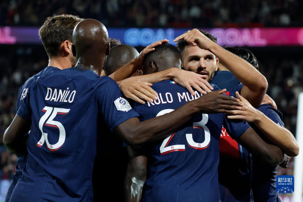 德甲焦点对决：柏林联合3-1战胜RB莱比锡，终结三连败颓势（德甲重磅之战：柏林联合3-1力克RB莱比锡，止住三连败）