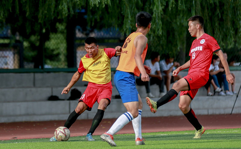 莫里斯兄弟批评大范甘迪：约基奇不是历史最佳，詹姆斯比他强（莫里斯兄弟反驳大范甘迪：约基奇非史上第一，詹姆斯更胜一筹）
