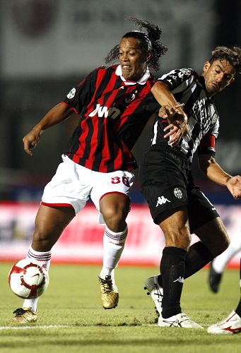 世界第三扫去阴霾！陈幸同4-2石洵瑶晋级八强 未入选混团状态却提升（世界第三重拾锋芒！陈幸同4-2击败石洵瑶闯入八强 缺席混团反让状态回升）