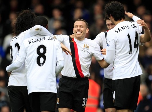 欧足联谈迪亚斯红牌：与对手腿部有强烈不合理接触，危及安全（欧足联回应迪亚斯红牌：对手腿部遭过度不当接触，存在安全风险）