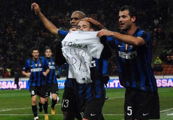 客场作战依然踢得从容（客场征战依旧从容不迫）