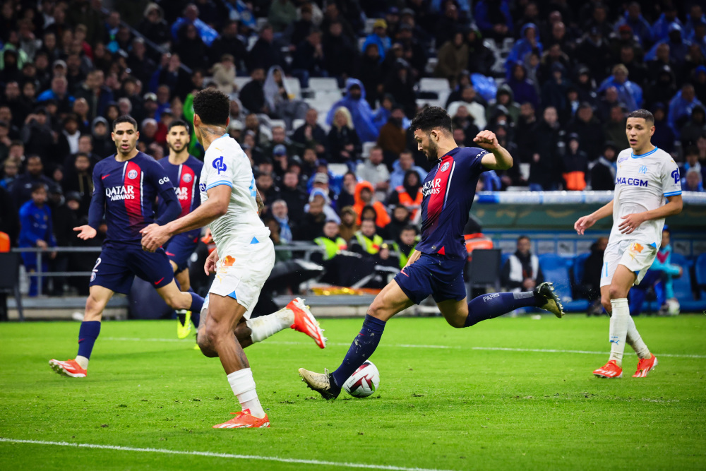 2-1，打爆日本张本智和，状态低迷连续丢分，邱党给对手上课（2-1，邱党技高一筹力克张本智和，对手状态起伏连丢分）