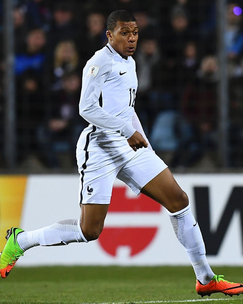 麦迪逊盛赞梅努欧洲杯表现，称其控球稳能回顶尖